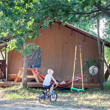 Baza Baranowka Campo de lujo Czosnów