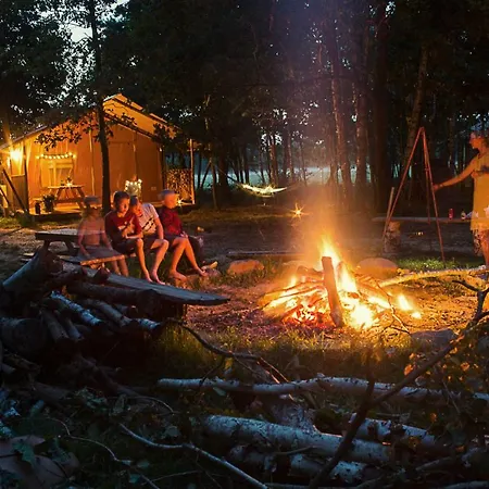 Campo de lujo Baza Baranowka Czosnów
